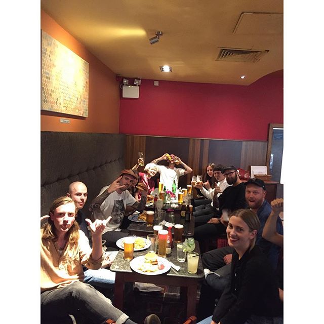 Straight back from beffa then mad for the sesh with this mad mob! Slashvegas here we come! #luuuuurvely #madforthesesh